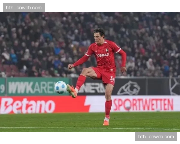 传闻：英超球队关注弗赖堡定位球专家，因其本赛季已贡献多次助攻