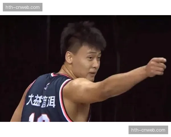 赵睿在冲突中领到技术犯规，随后用三分球回应