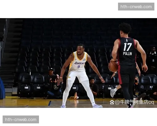 湖人107-98击败火箭取得季后赛开门红，詹姆斯高效砍下28分